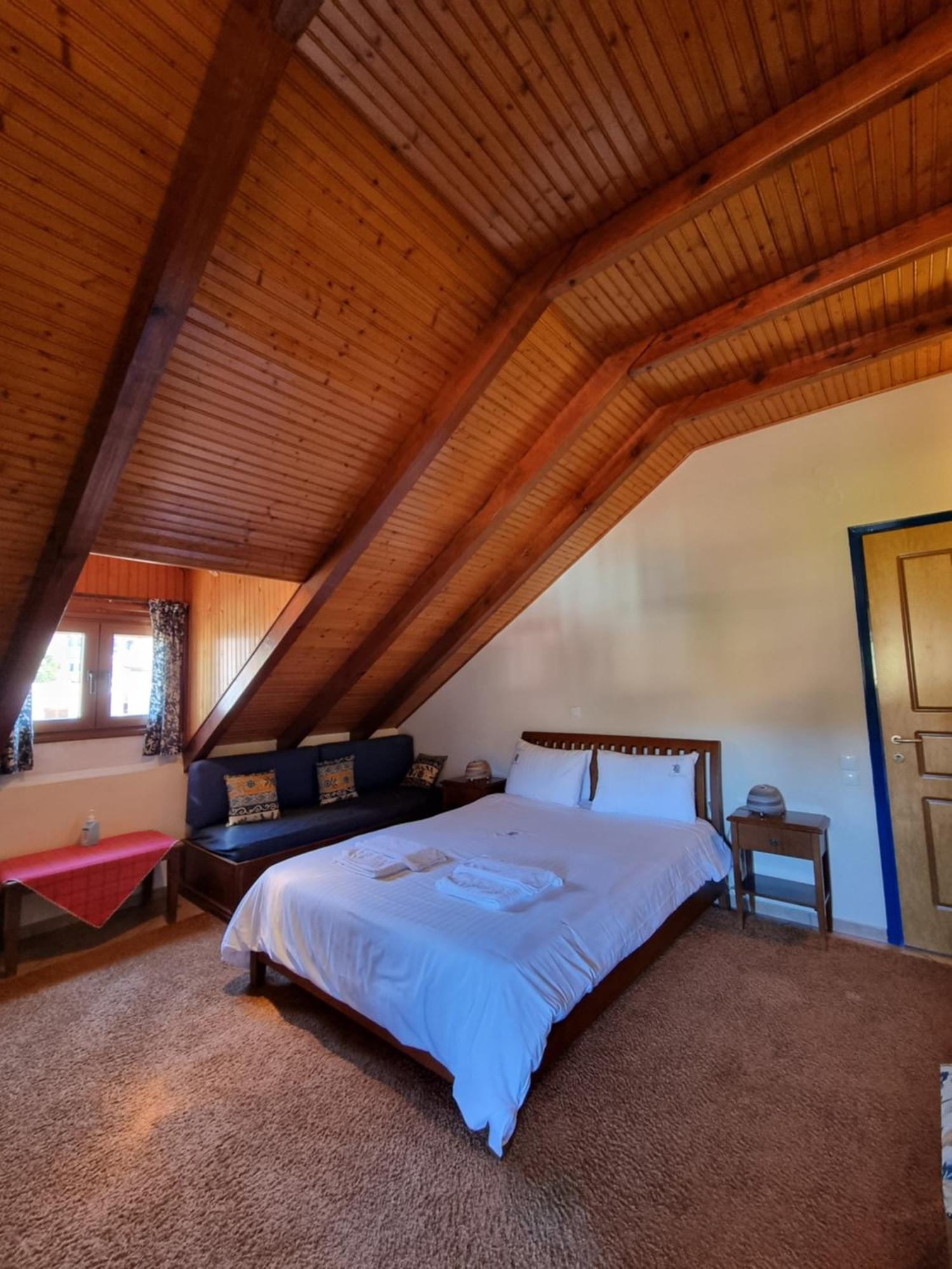 Kalavrita Krinides Apartment And Attics 객실 사진
